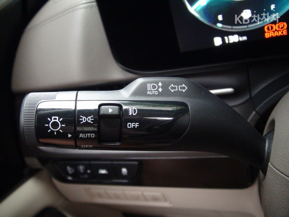 Kia Carnival — miniaturë 16