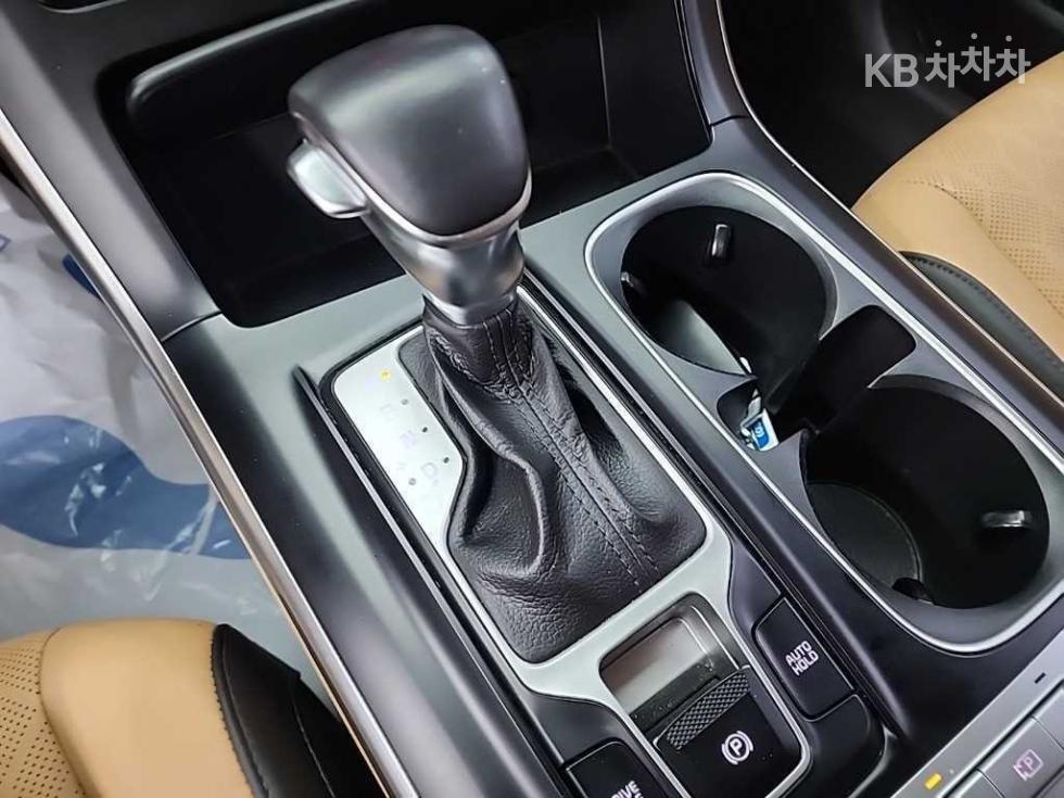 Kia Carnival — miniaturë 8