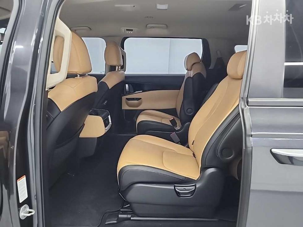 Kia Carnival — miniaturë 12