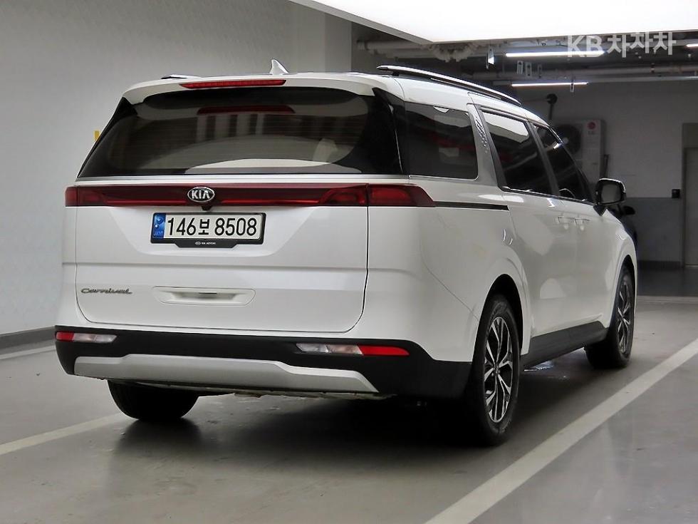 Kia Carnival — miniaturë 4