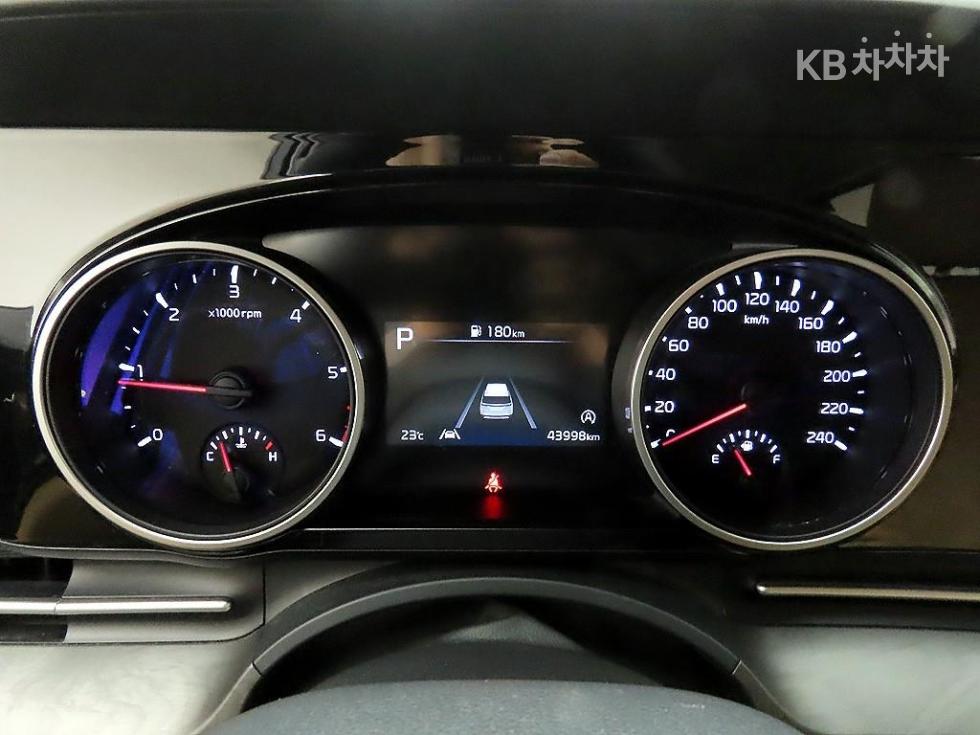Kia Carnival — miniaturë 6