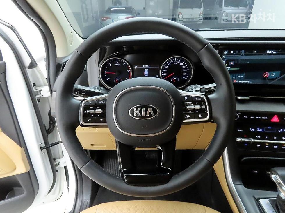 Kia Carnival — miniaturë 7