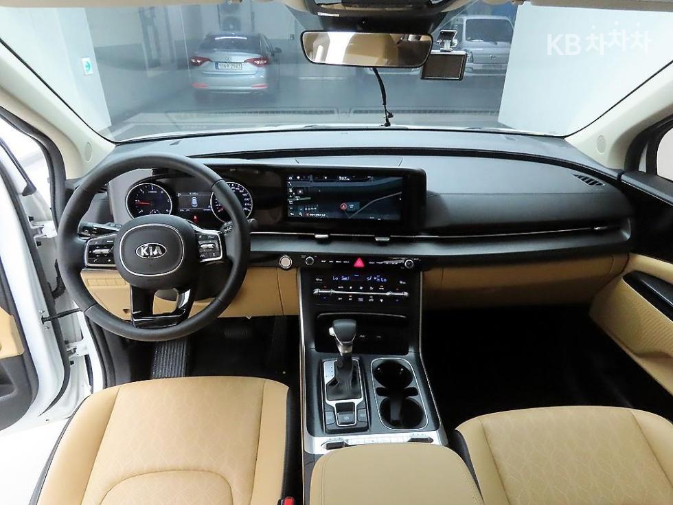 Kia Carnival — miniaturë 8