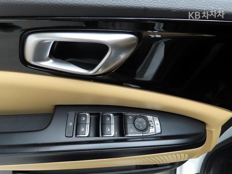 Kia Carnival — miniaturë 11