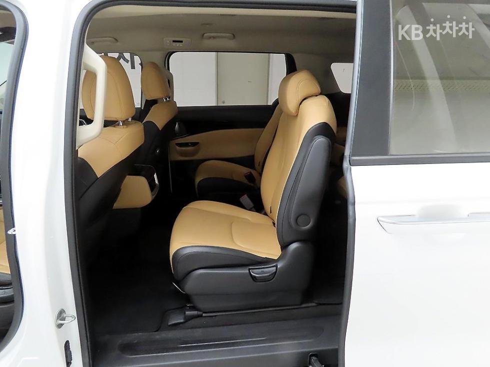 Kia Carnival — miniaturë 13