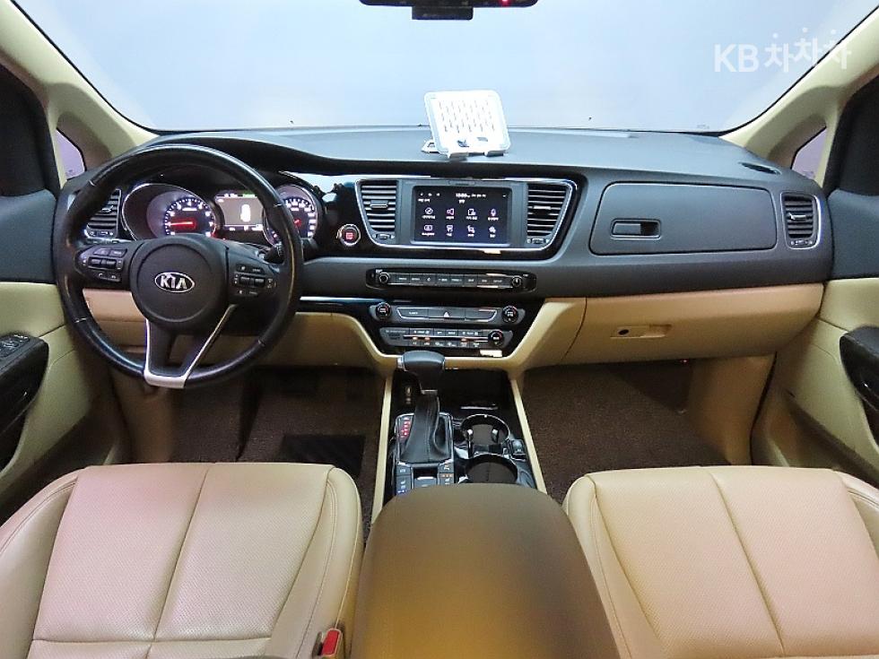 Kia Carnival — miniaturë 6