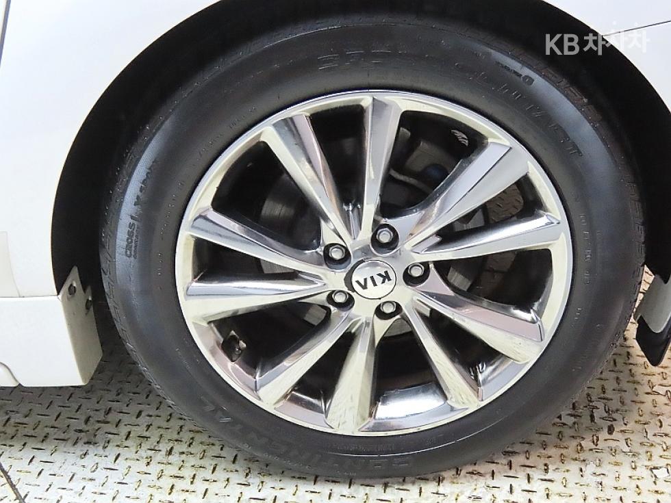 Kia Carnival — miniaturë 20