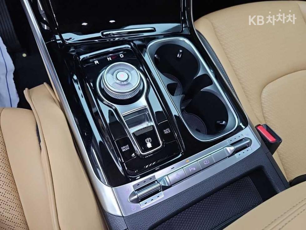 2022 Kia 4 photo