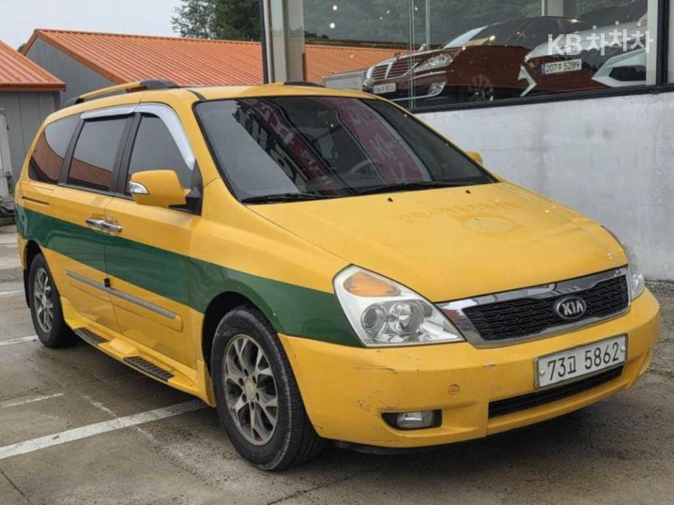 Kia Carnival — miniaturë 3