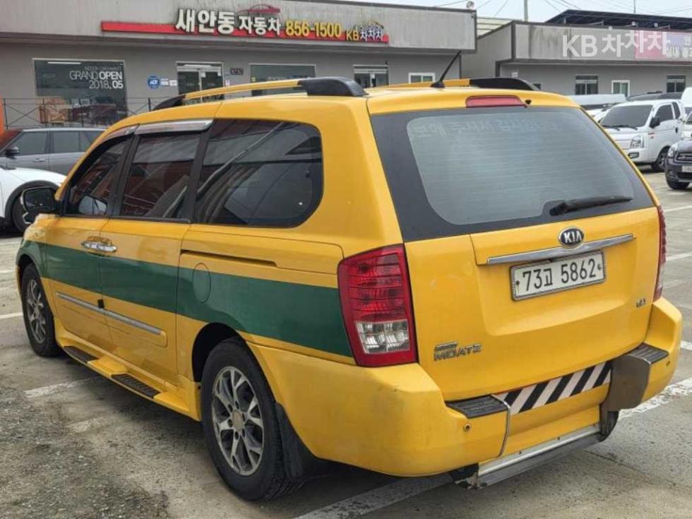 Kia Carnival — miniaturë 4