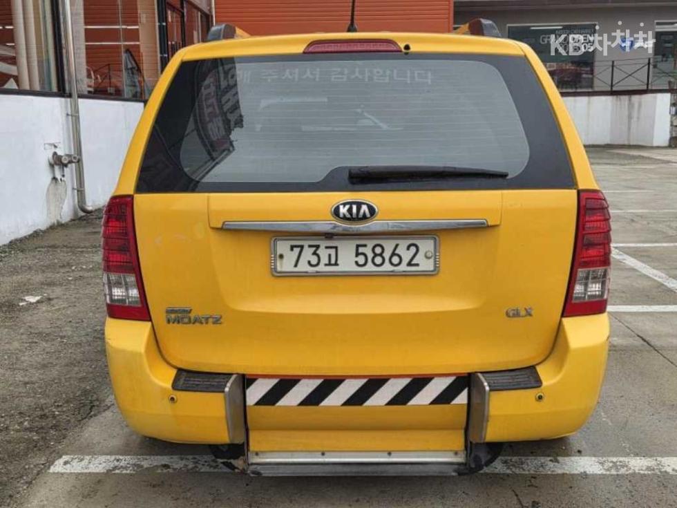 Kia Carnival — miniaturë 5