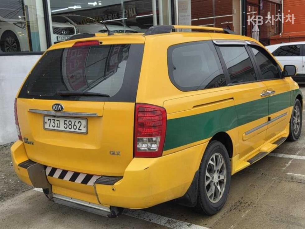 Kia Carnival — miniaturë 6