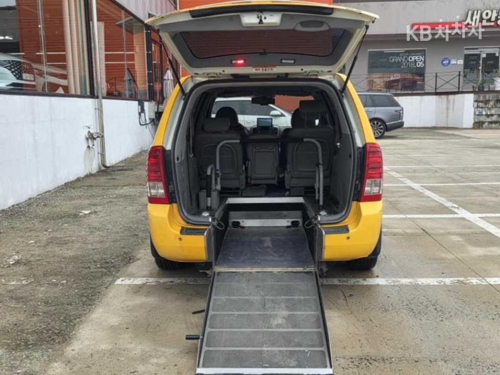 Kia Carnival — miniaturë 7