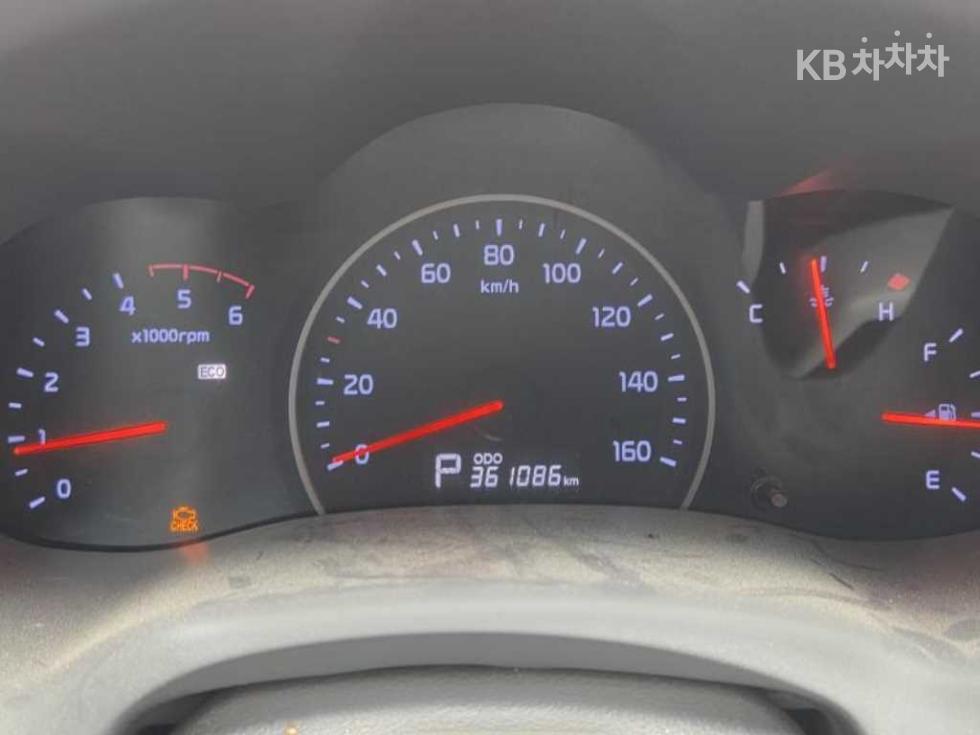 Kia Carnival — miniaturë 11