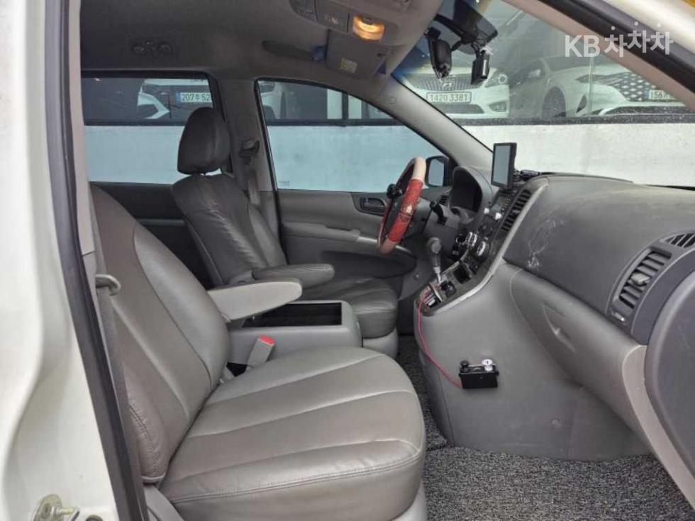 Kia Carnival — miniaturë 15