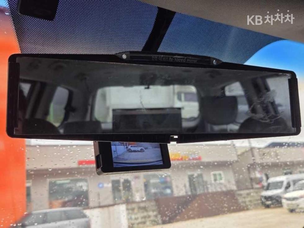 Kia Carnival — miniaturë 18