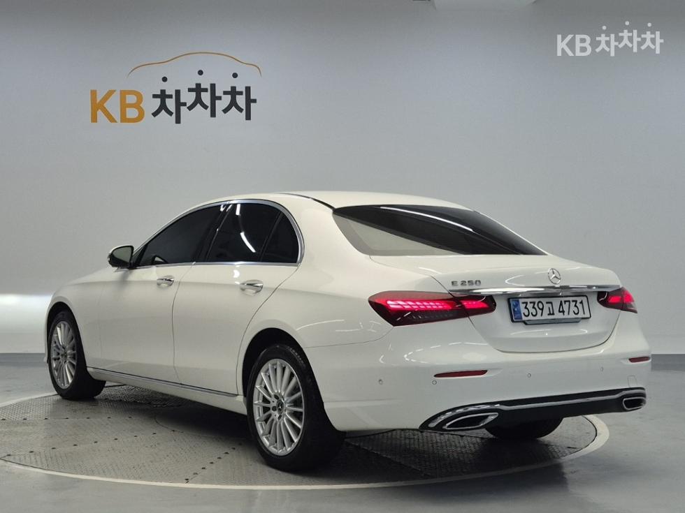 Mercedes-Benz E-klasse — miniaturë 2