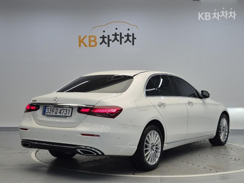 Mercedes-Benz E-klasse — miniaturë 3