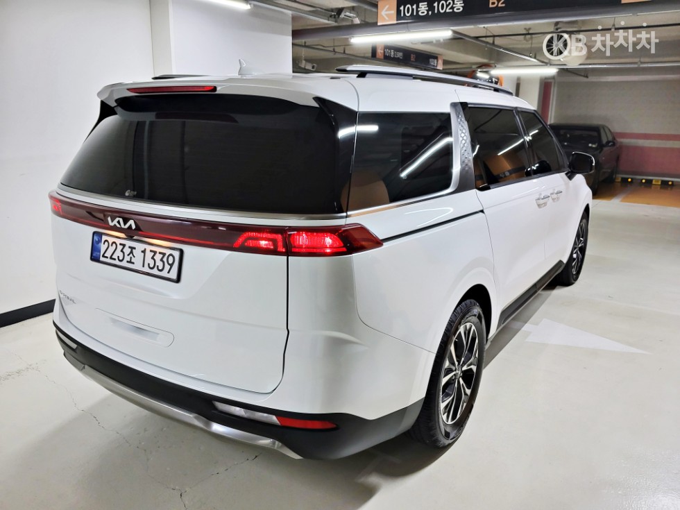 Kia Carnival — miniaturë 4