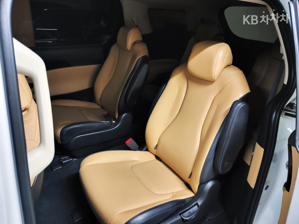 Kia Carnival — miniaturë 8