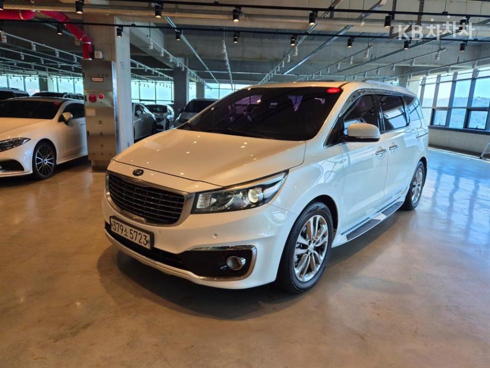 Kia Carnival — miniaturë 2