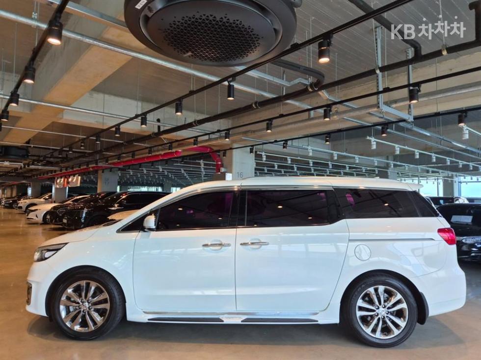 Kia Carnival — miniaturë 3