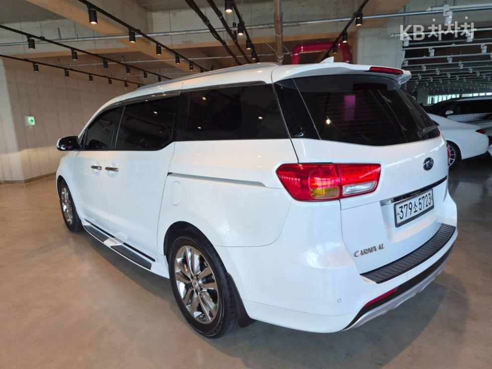 Kia Carnival — miniaturë 4