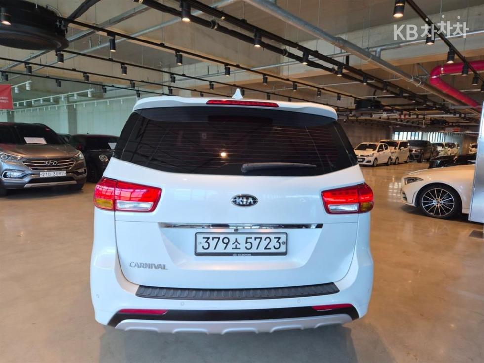 Kia Carnival — miniaturë 5
