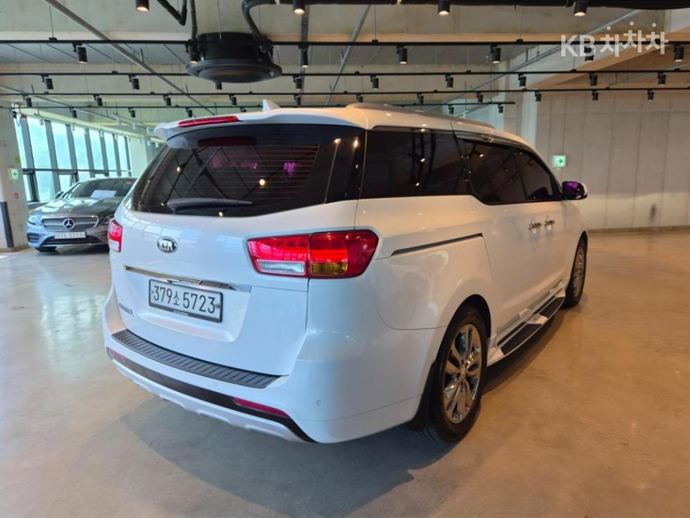 Kia Carnival — miniaturë 6