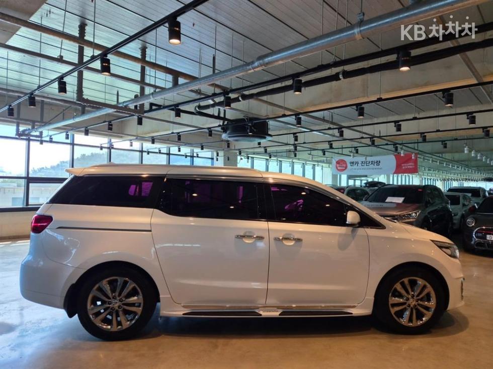 Kia Carnival — miniaturë 7