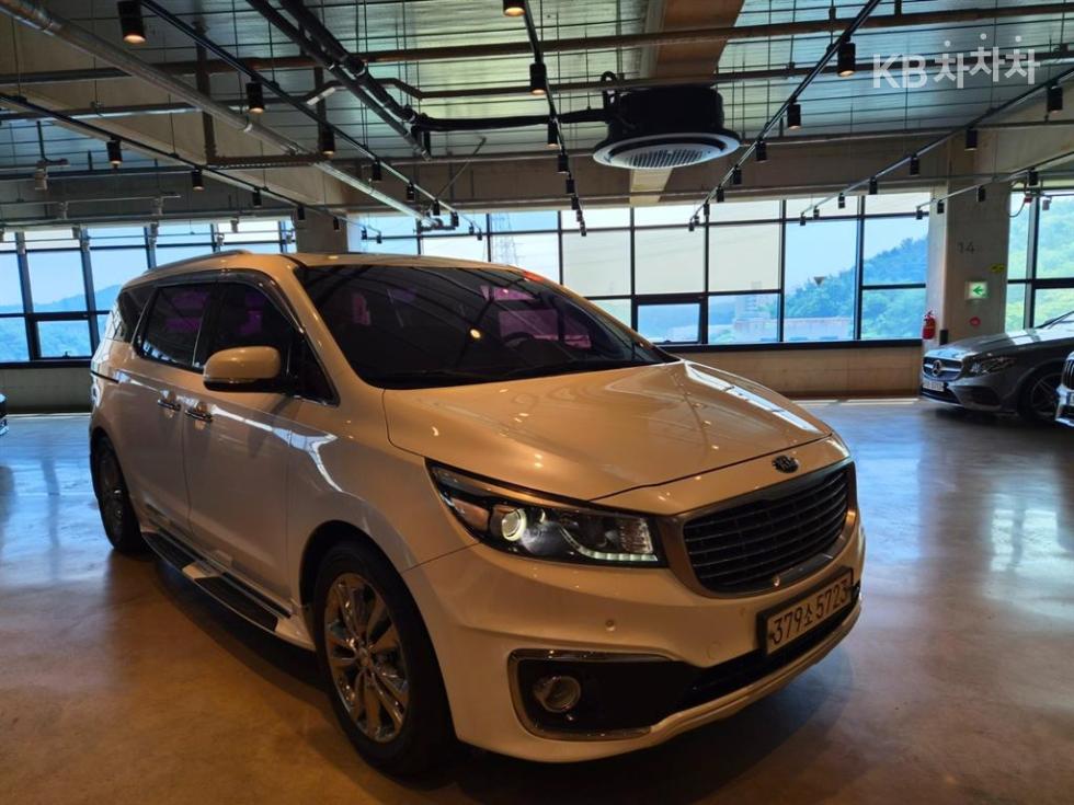 Kia Carnival — miniaturë 8