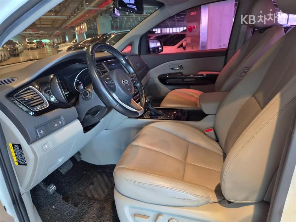 Kia Carnival — miniaturë 10