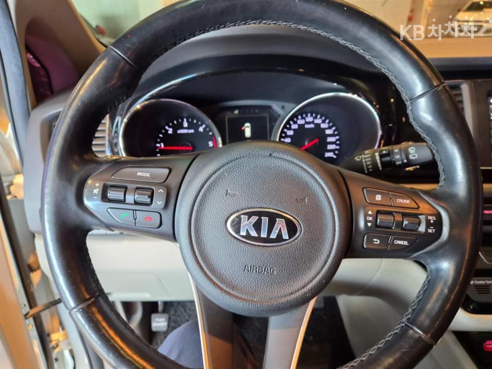 Kia Carnival — miniaturë 12