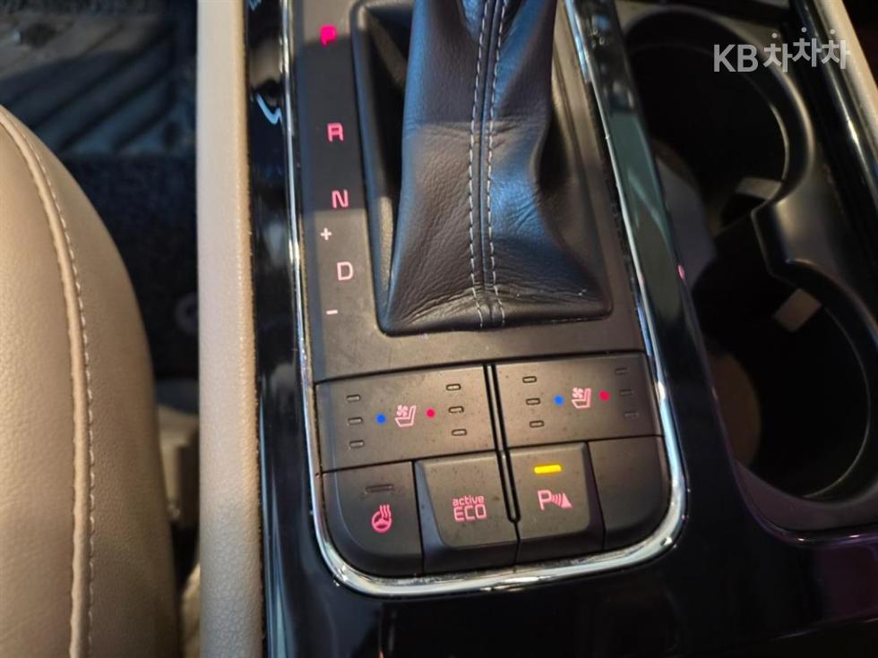 Kia Carnival — miniaturë 14