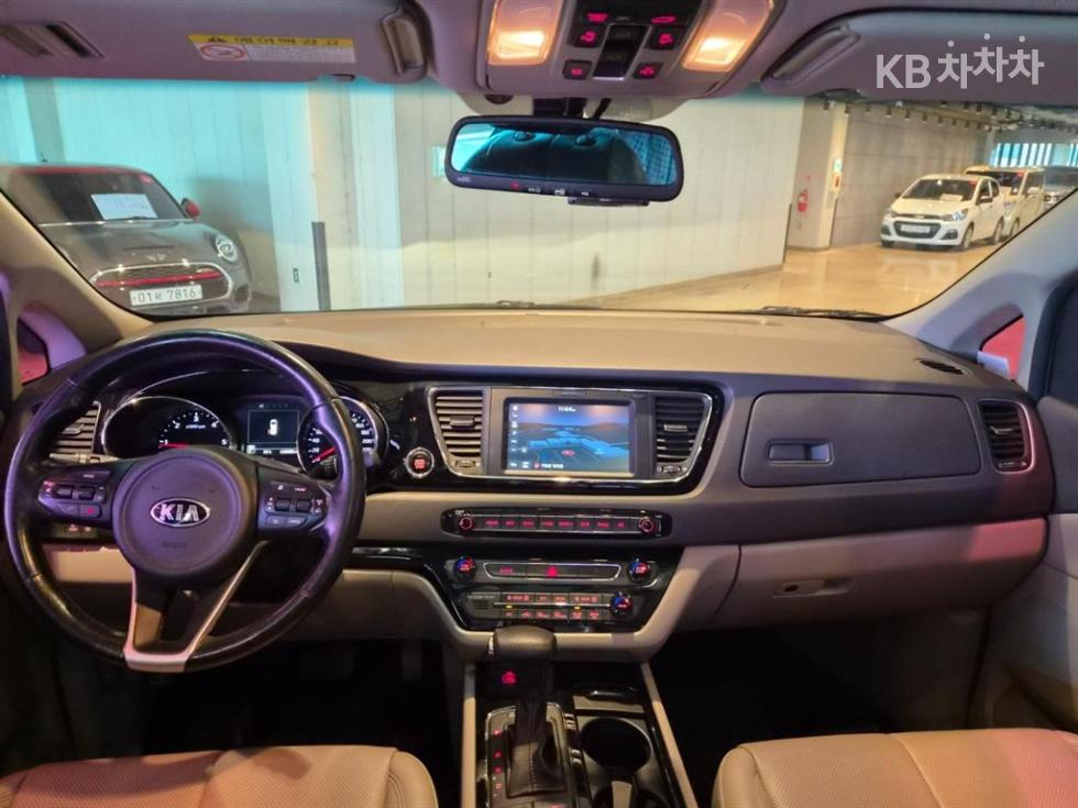 Kia Carnival — miniaturë 19