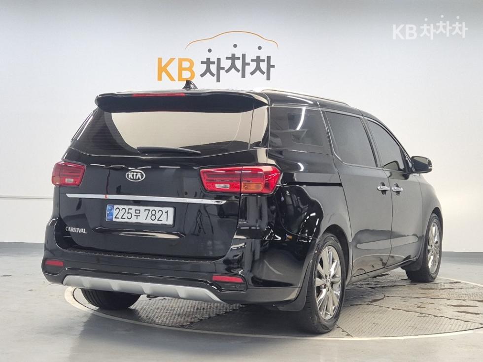 Kia Carnival — miniaturë 3