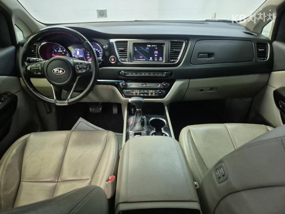 Kia Carnival — miniaturë 7