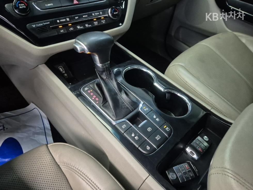Kia Carnival — miniaturë 8