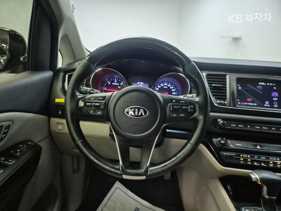 Kia Carnival — miniaturë 9