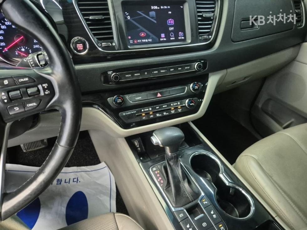 Kia Carnival — miniaturë 10