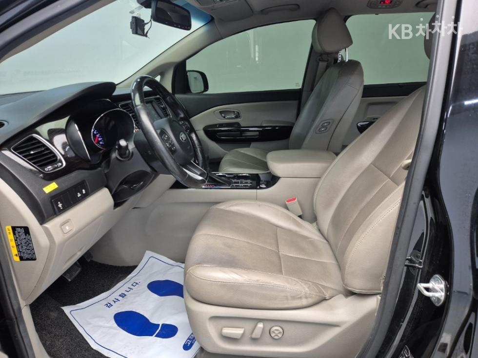 Kia Carnival — miniaturë 11