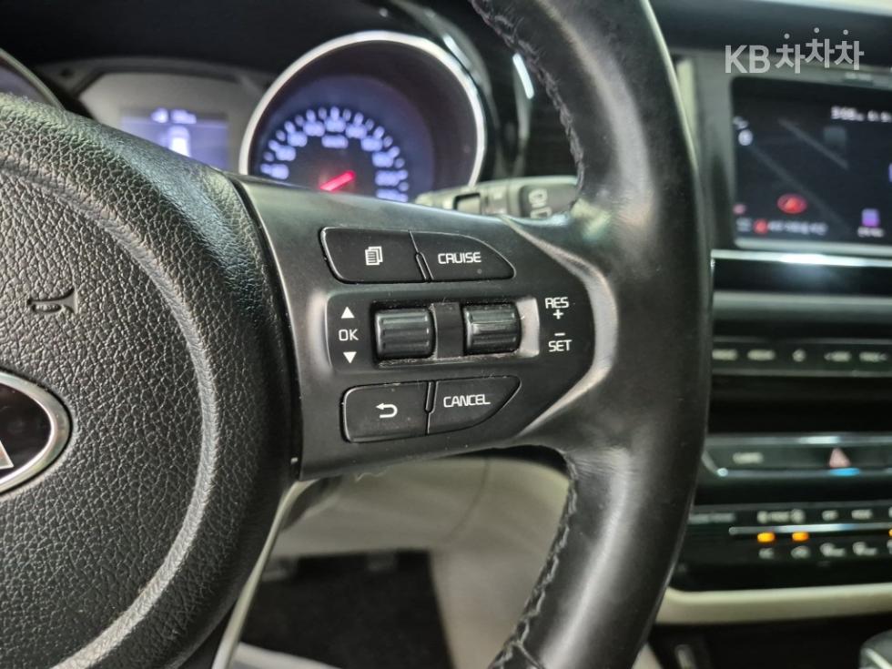 Kia Carnival — miniaturë 16