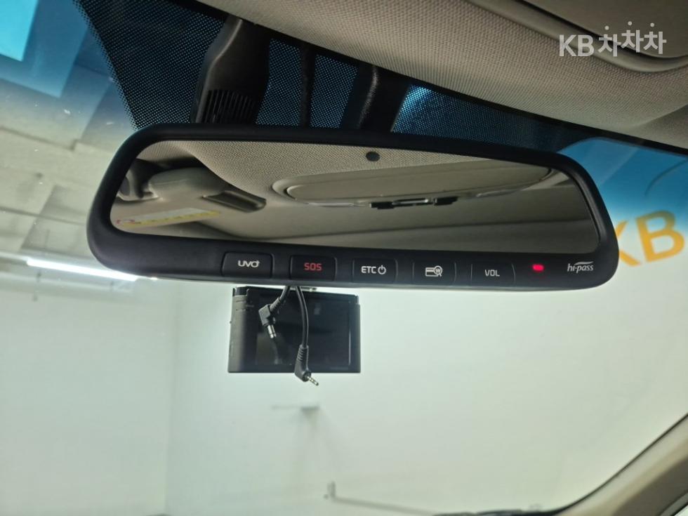 Kia Carnival — miniaturë 17