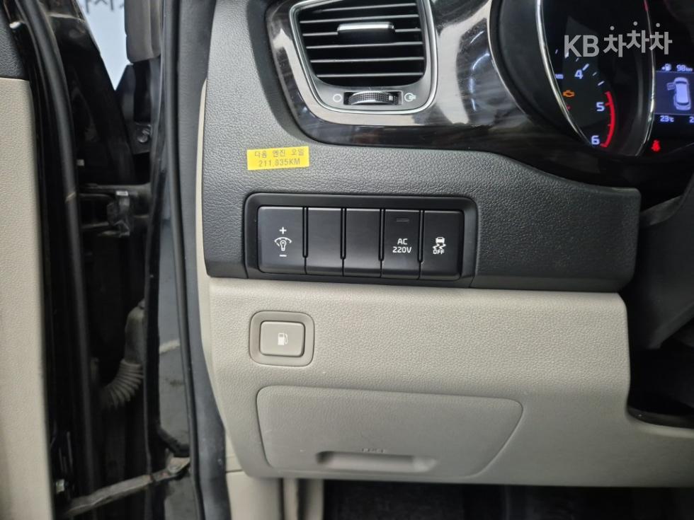 Kia Carnival — miniaturë 18