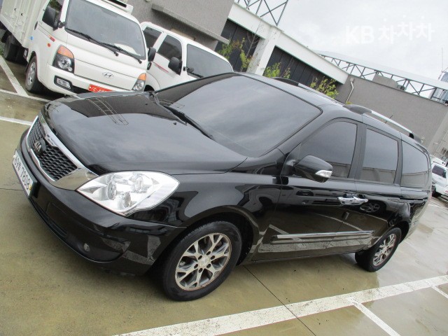 Kia Carnival — miniaturë 2