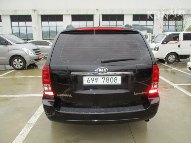 Kia Carnival — miniaturë 4