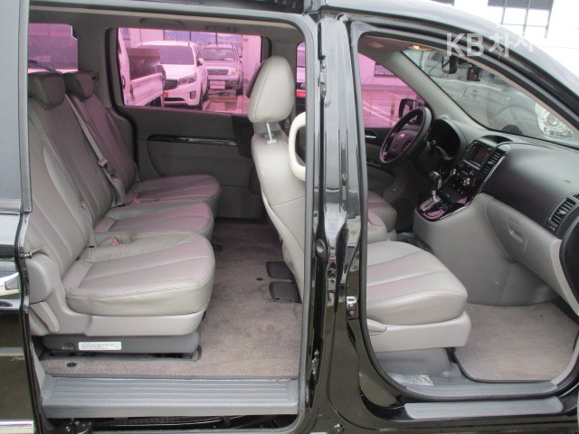 Kia Carnival — miniaturë 8