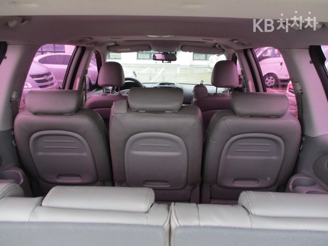 Kia Carnival — miniaturë 10