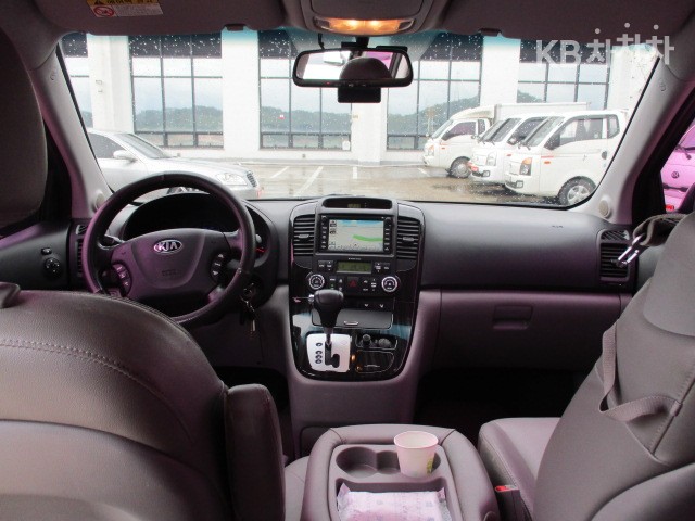 Kia Carnival — miniaturë 12