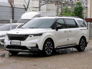 Kia Carnival 9-Seater Signature — foto 1